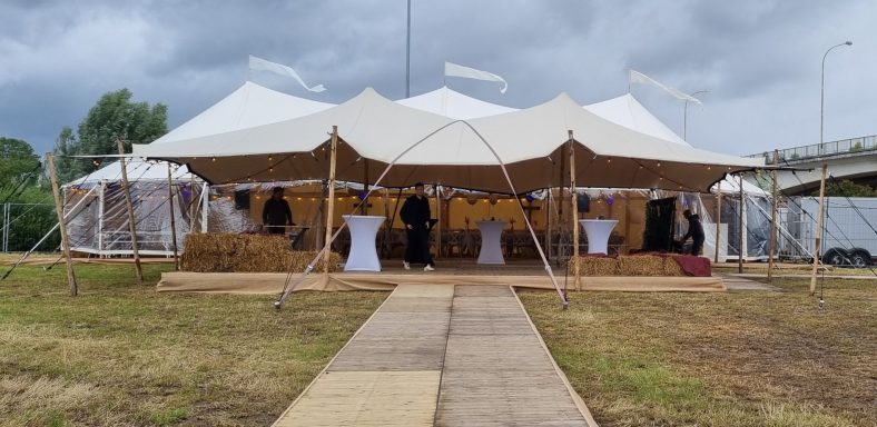 stretchtent huren Oost Vlaanderen vlondervloer stretchtent huren Oost Vlaanderen vlondervloer
