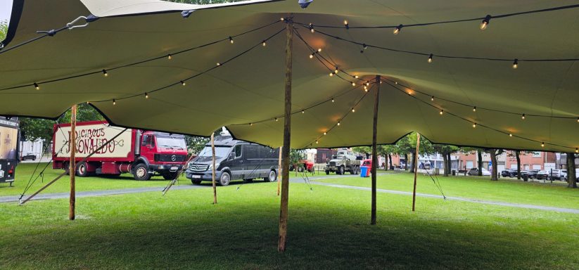 Stretchtent in Sinaai Oost-Vlaanderen Stretchtent in Sinaai Oost-Vlaanderen met verlichting prikkabel guirlande