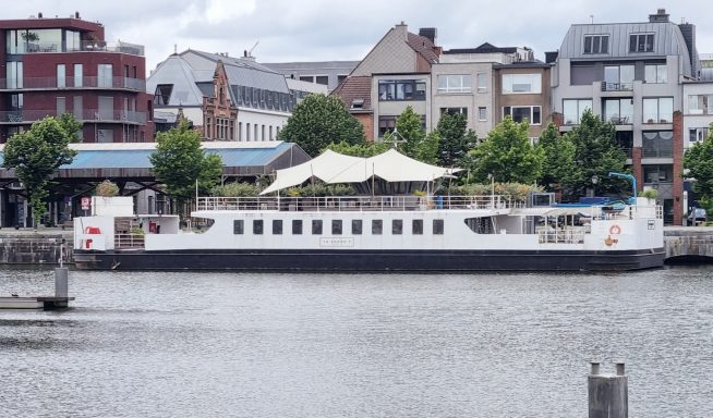 stretchtent op boot Friendship Antwerpen Stretchtent op boot Antwerpen Thev Friendship aan het MAS